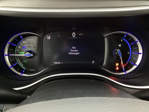 Used 2021 Chrysler Pacifica Touring-L image 31