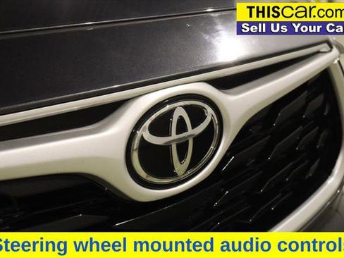Used 2021 Toyota Highlander XLE FWD image 12