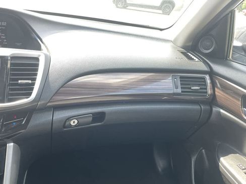 Used 2016 Honda Accord EX image 16