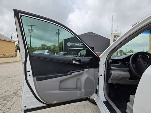 Used 2012 Toyota Camry LE FWD image 4