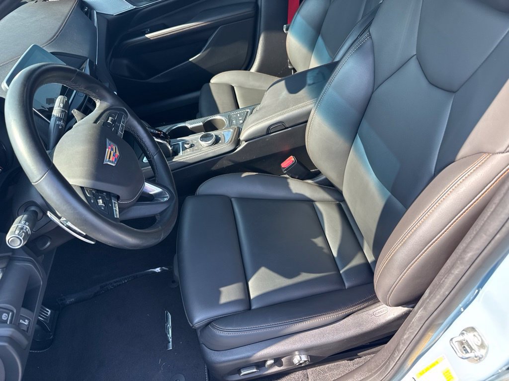 Used 2025 Cadillac CT4 V w/ LPO, ONYX Package RWD image 2