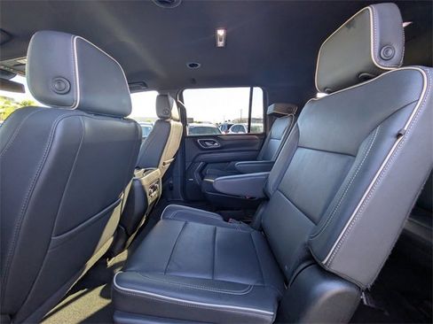 Used 2024 Chevrolet Suburban Premier image 11