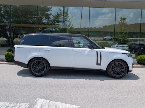 New 2026 Land Rover Range Rover Long Wheelbase SE AWD/4WD image 7