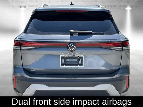 Certified 2025 Volkswagen Tiguan SE FWD image 6