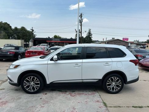 Used 2016 Mitsubishi Outlander SE AWD/4WD image 4