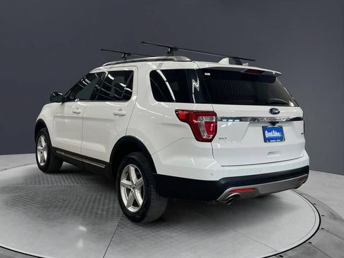 Used 2017 Ford Explorer XLT AWD/4WD image 3