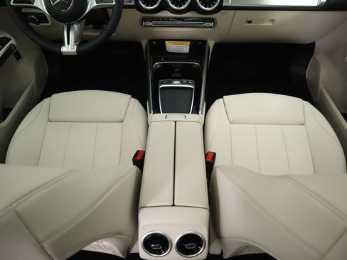 New 2026 Mercedes-Benz GLB 250 image 18