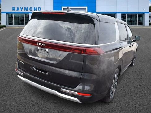 Certified 2023 Kia Carnival EX image 3