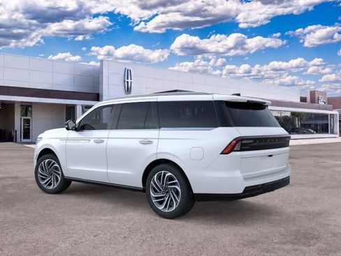 New 2026 Lincoln Navigator Reserve AWD/4WD image 4