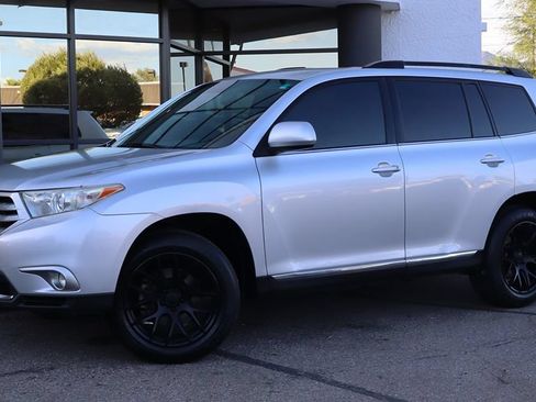 Used 2013 Toyota Highlander Plus FWD image 3