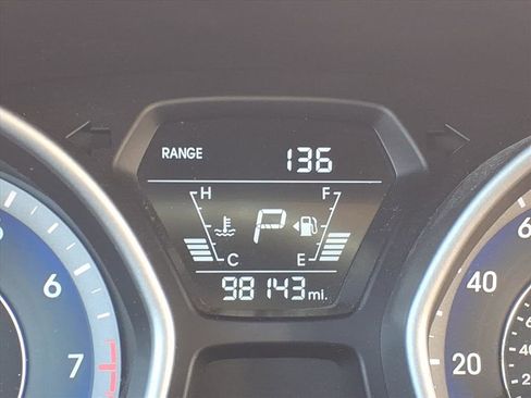 Used 2015 Hyundai Elantra SE image 20