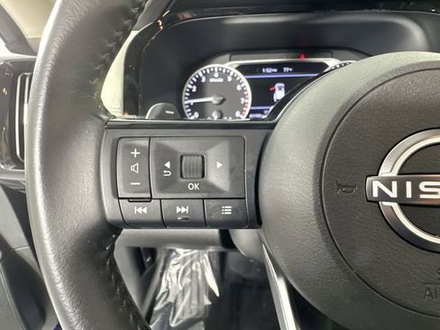 Used 2023 Nissan Pathfinder SV image 12