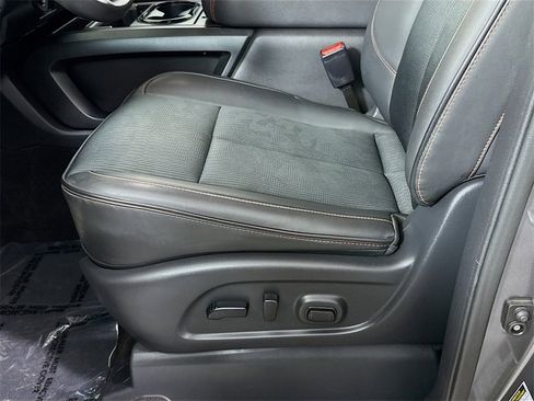 Used 2024 Nissan Titan PRO-4X image 25