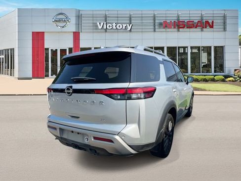Used 2022 Nissan Pathfinder SL w/ SL Premium Package FWD image 2