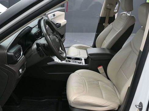 Used 2020 Ford Explorer Platinum w/ Premium Technology Package image 13