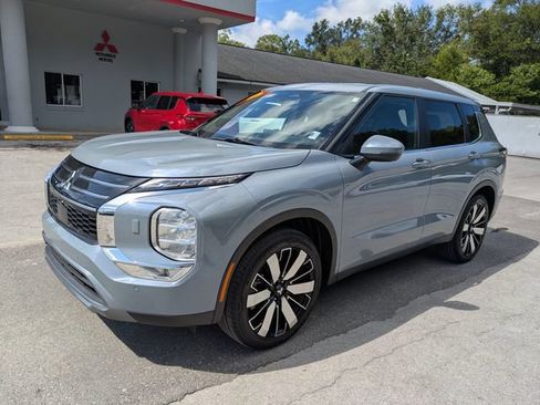 Used 2025 Mitsubishi Outlander SE AWD/4WD image 8