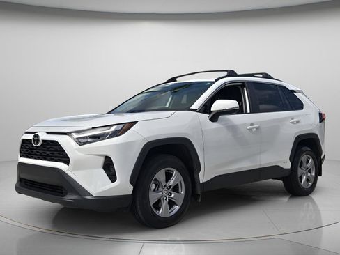 Used 2025 Toyota RAV4 XLE AWD/4WD image 9