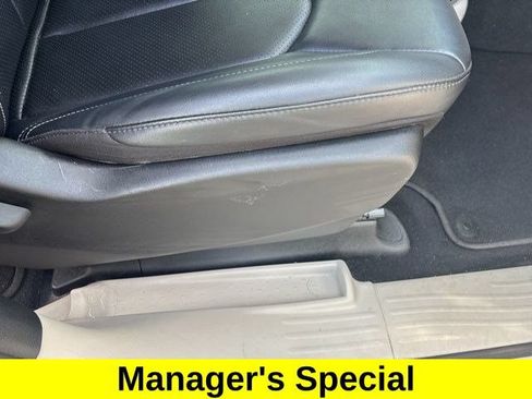Used 2024 Chrysler Pacifica Touring-L FWD image 38
