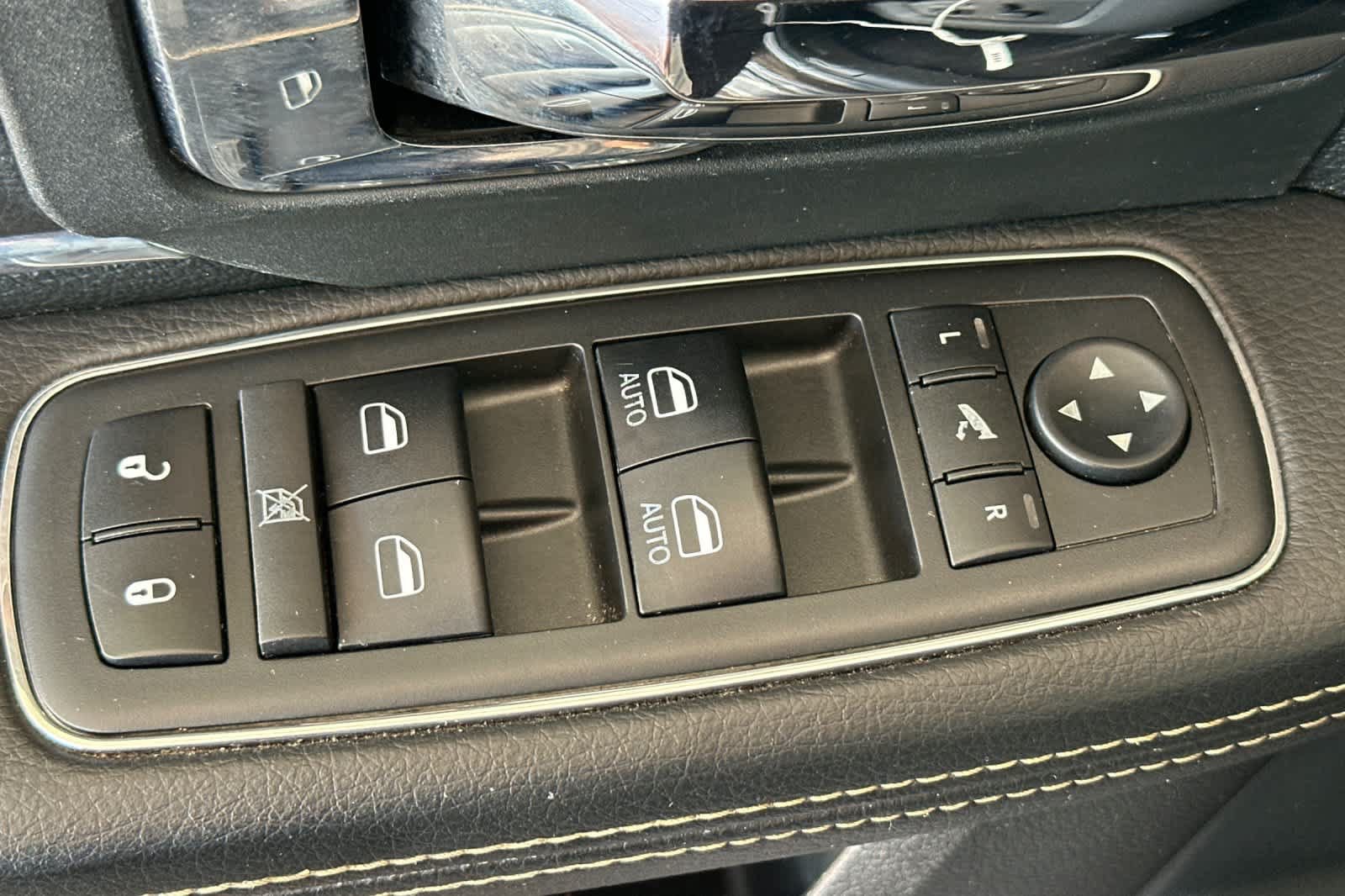 Used 2018 RAM 1500 Laramie w/ Convenience Group AWD/4WD image 11