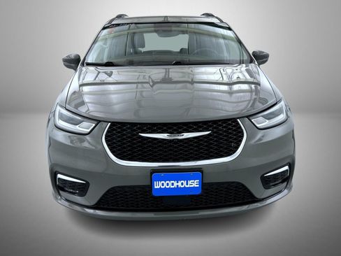 Certified 2022 Chrysler Pacifica Touring-L FWD image 2