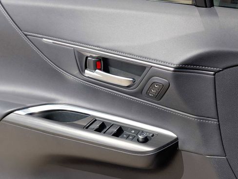 Used 2023 Toyota Venza Nightshade image 21