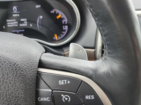 Used 2015 Jeep Grand Cherokee Limited w/ Luxury Group II AWD/4WD image 37