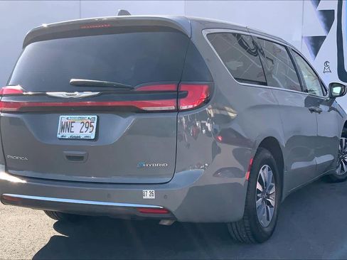 Used 2022 Chrysler Pacifica Touring-L image 20