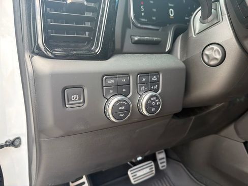 Used 2025 GMC Sierra 1500 AT4 w/ AT4 Premium Package AWD/4WD image 19