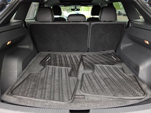 Certified 2023 Volkswagen Atlas Cross Sport SE w/ Panoramic Sunroof Package AWD/4WD image 18