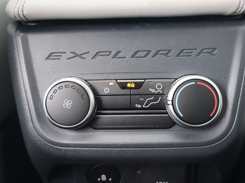 Used 2026 Ford Explorer Active w/ Active Comfort Package AWD/4WD image 25
