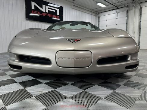 Used 2000 Chevrolet Corvette Coupe w/ Memory Pkg RWD image 23
