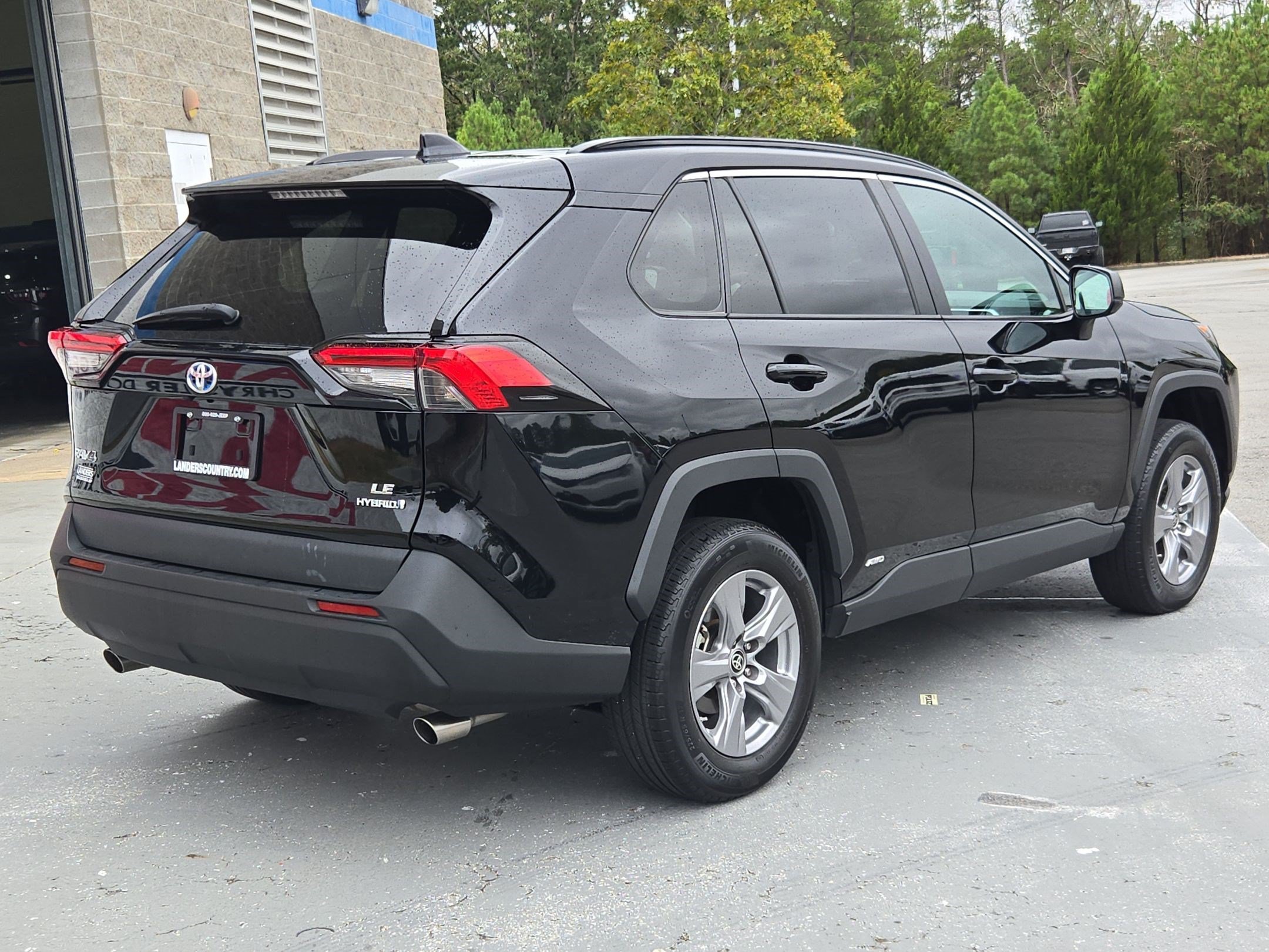 Used 2022 Toyota RAV4 LE AWD/4WD image 7