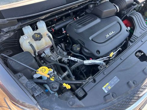 Used 2018 Chrysler Pacifica Touring-L Plus FWD image 50