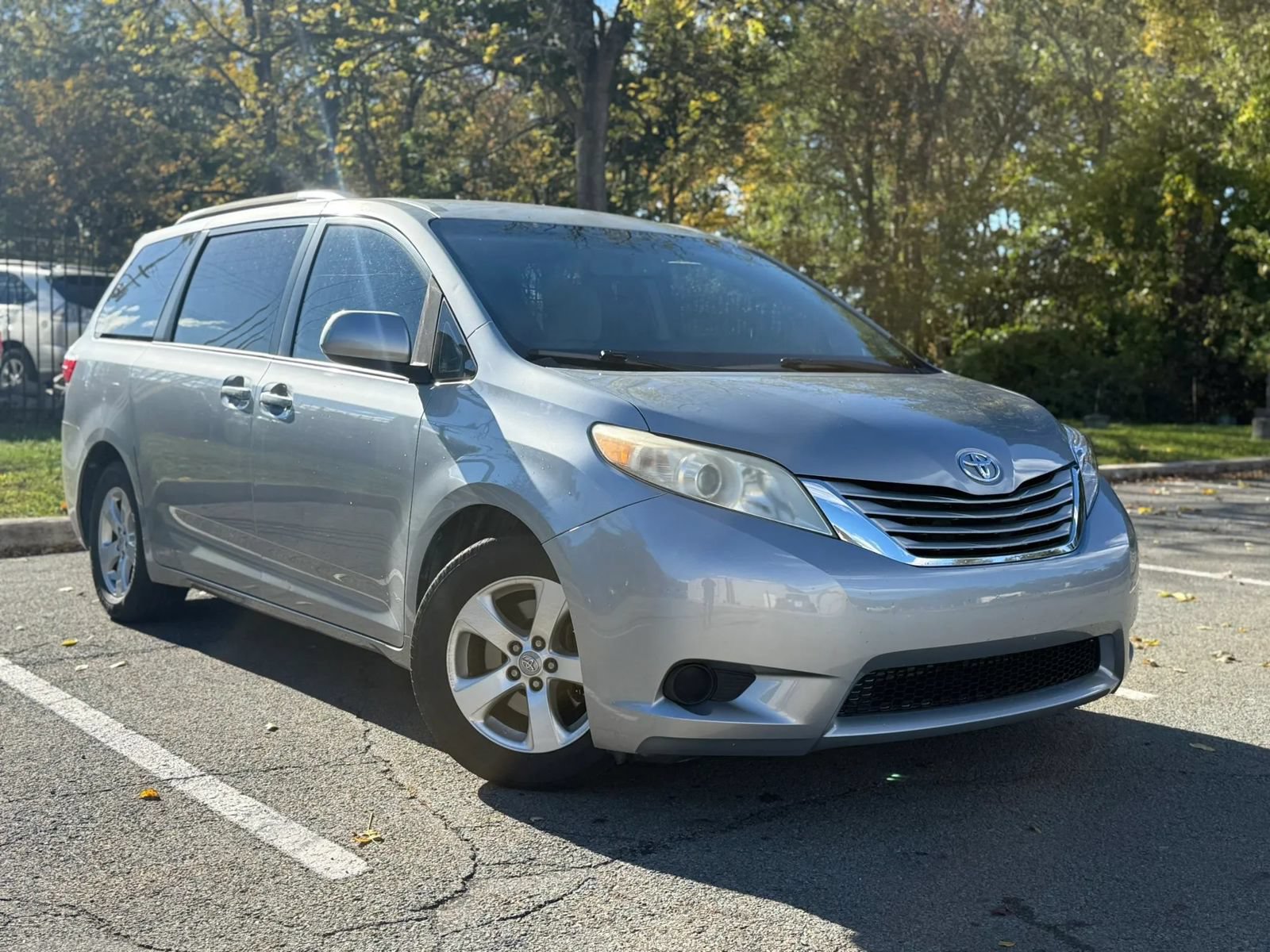 Used 2017 Toyota Sienna LE FWD image 1