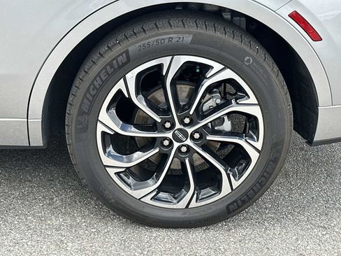 Used 2025 Lincoln Nautilus Reserve AWD/4WD image 12