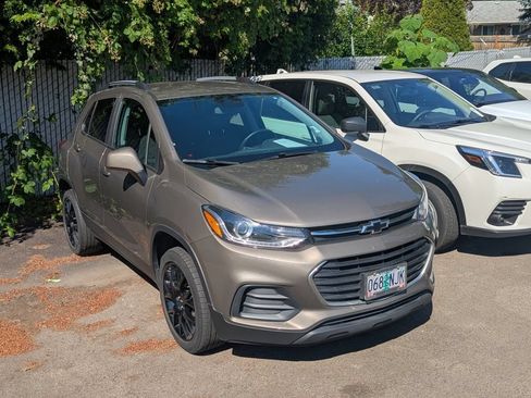 Used 2021 Chevrolet Trax LT w/ Sport Edition AWD/4WD image 9
