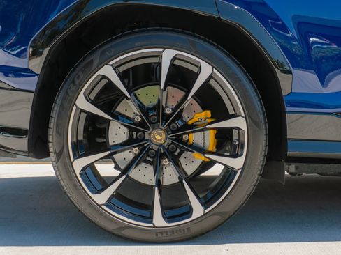 Used 2021 Lamborghini Urus AWD/4WD image 33
