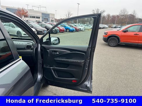 Certified 2025 Honda Ridgeline RTL image 32