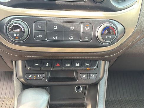 Used 2022 GMC Canyon Denali image 28