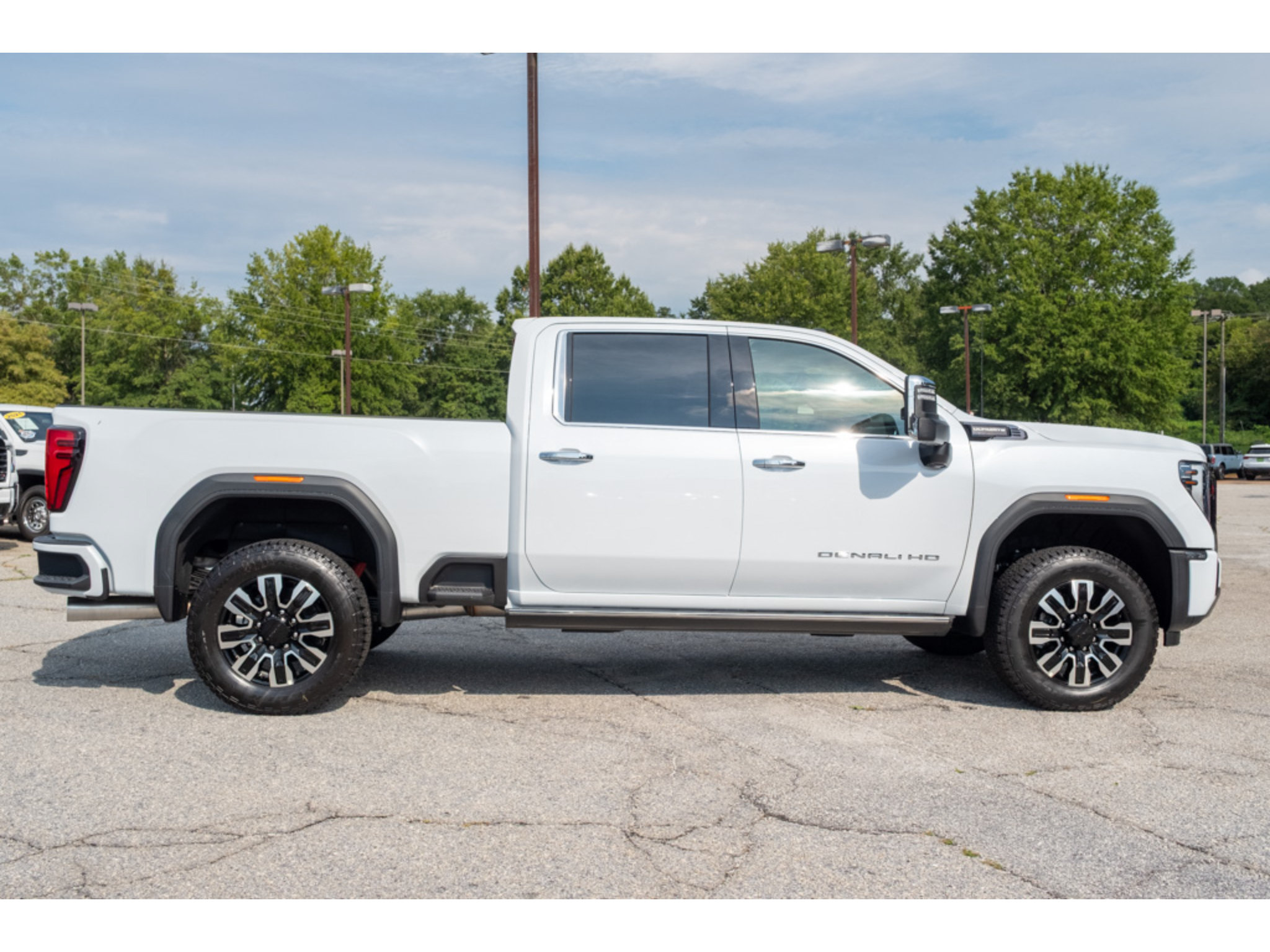 New 2026 GMC Sierra 2500 Denali Ultimate w/ LPO, Black Badging Package AWD/4WD image 9