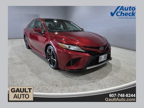 Used 2018 Toyota Camry XSE FWD image 1