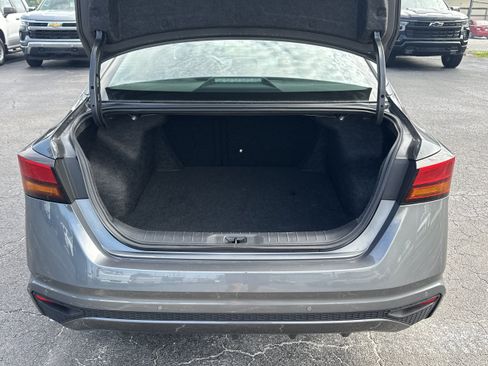 Used 2025 Nissan Altima 2.5 SV FWD image 14