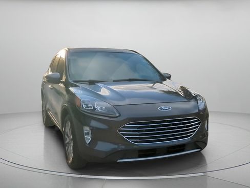 Certified 2020 Ford Escape Titanium w/ Titanium Premium Package 2.0 AWD/4WD image 5