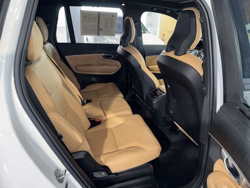 Used 2024 Volvo XC90 B6 Ultimate w/ Protection Package Premier AWD/4WD image 12