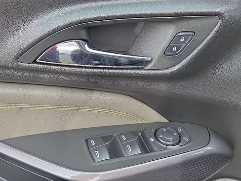 Used 2024 Chevrolet Trax ACTIV w/ Sunroof Package image 13