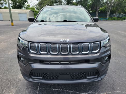 Used 2022 Jeep Compass Latitude w/ Convenience Group AWD/4WD image 2