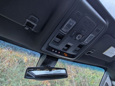 Used 2022 Chevrolet Tahoe RST w/ Luxury Package image 32