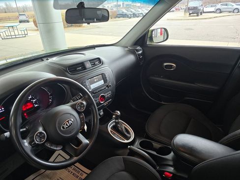 Used 2017 Kia Soul + image 13