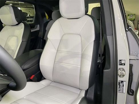 New 2026 Porsche Cayenne S image 5