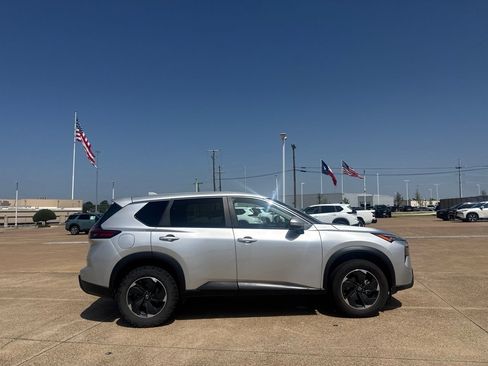 Certified 2025 Nissan Rogue SV FWD image 23